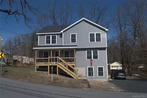 17 Maple St, Beacon, NY 12508