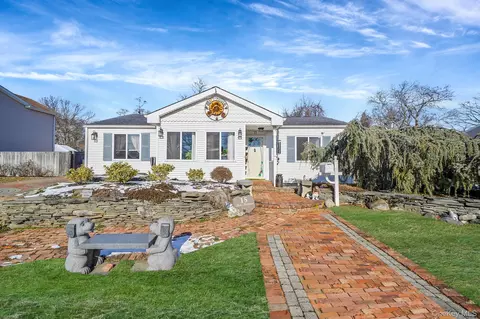 15 18th Ave, Bay Shore, NY 11706