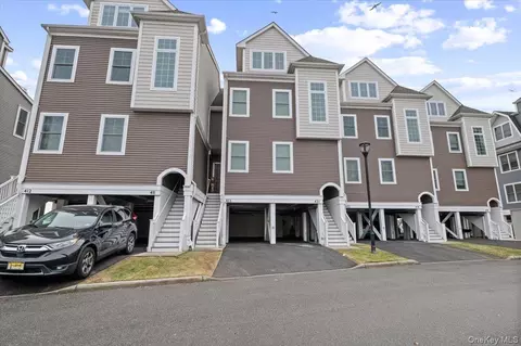 422 Marina Pointe Dr #422, Oceanside, NY 11572