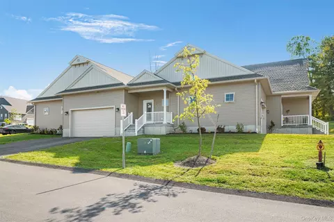 27 Ottaway Ln, Hamptonburgh, NY 10916
