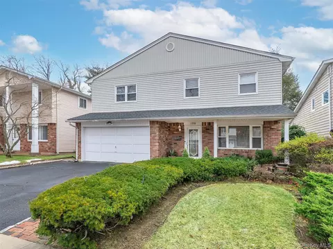 175 Soundview Dr, North Hempstead, NY 11050