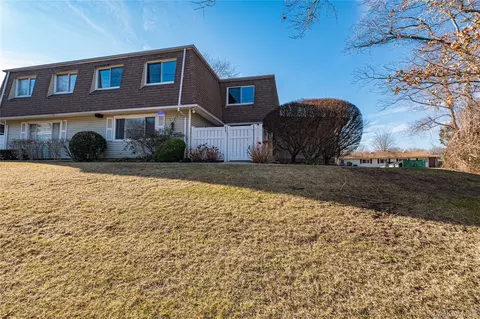 213 Storm Dr #213, Holtsville, NY 11742