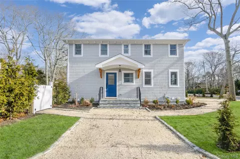 1 Lynnwood Ct, Hampton Bays, NY 11946