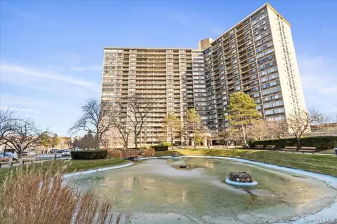 2 Bay Club Dr #12Z2, Bayside, NY 11360