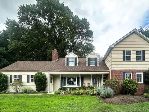 111 Wydendown Rd, Clarkstown, NY 10960