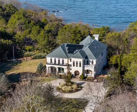 3172 Sound Ave, Riverhead, NY 11901