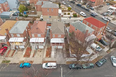 2004 Bogart Ave, New York, NY 10462