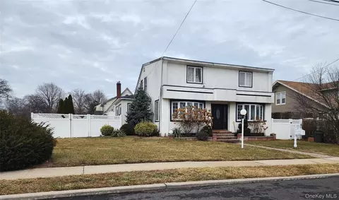 883 Mckenna Ave, East Meadow, NY 11554