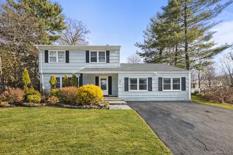 18 Oxford Ct, Ramapo, NY 10977