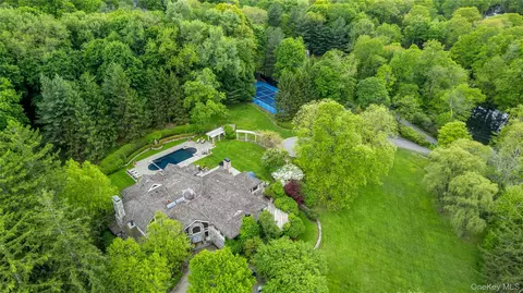 150 Old Farm Rd N, Mount Pleasant, NY 10514