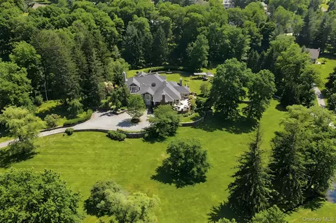 150 Old Farm Rd N, Mount Pleasant, NY 10514
