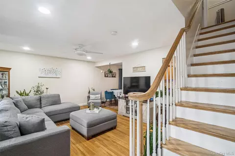 29 Lexington Ave, West Babylon, NY 11704