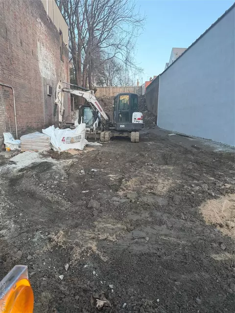 4740 White Plains Rd, New York, NY 10470