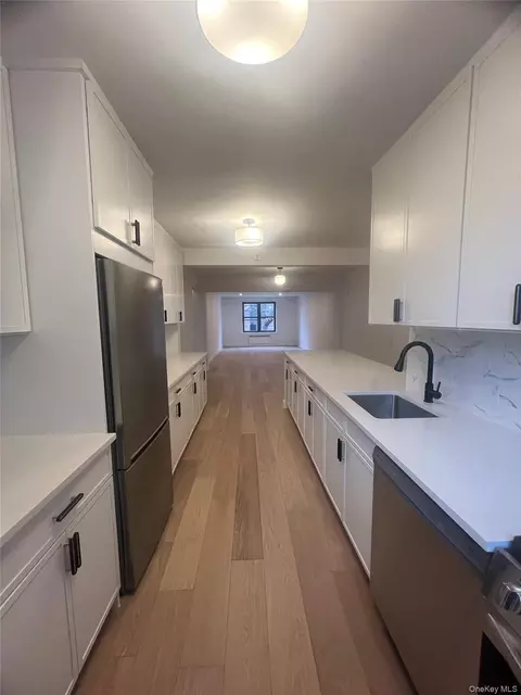 445 W 240th St #2F, New York, NY 10463