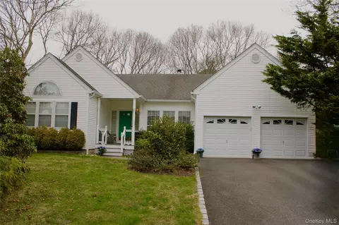 5 Wood Hollow Dr, Westhampton, NY 11977