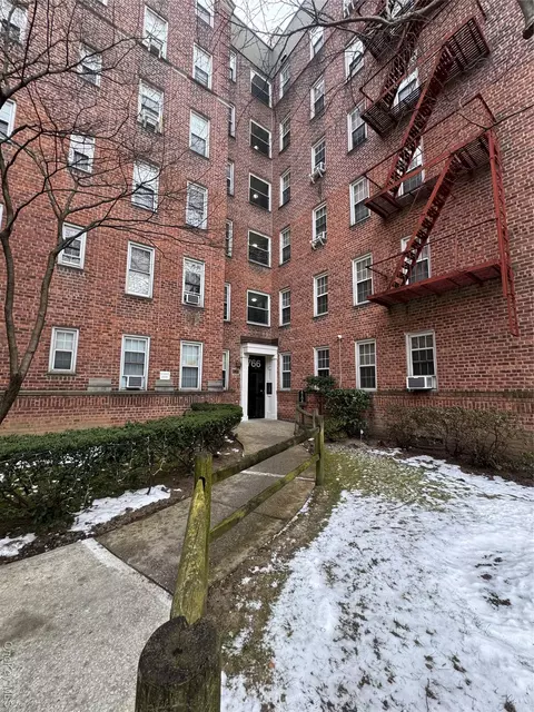 766 Bronx River Rd #B64, Yonkers, NY 10708