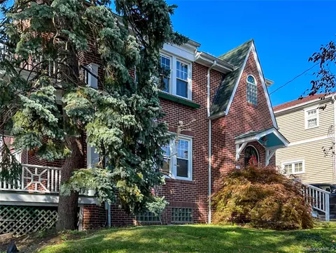 77 Buckley St, New York, NY 10464