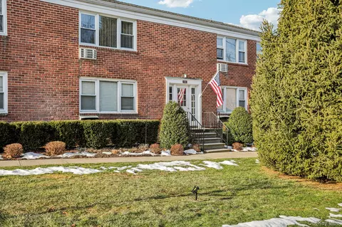 66 Manville Rd #4, Mount Pleasant, NY 10570