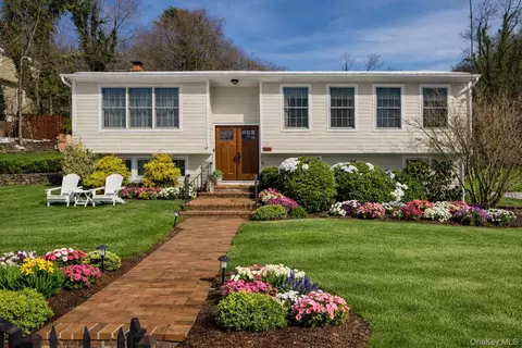 244 Woodbine Ave, Northport, NY 11768