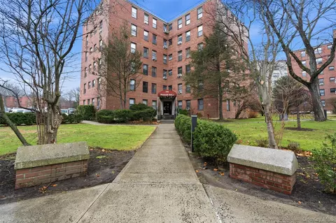 154 Pearsall Dr #1E, Mount Vernon, NY 10552