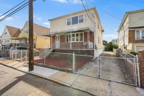 2711 Deerfield Rd, Far Rockaway, NY 11691