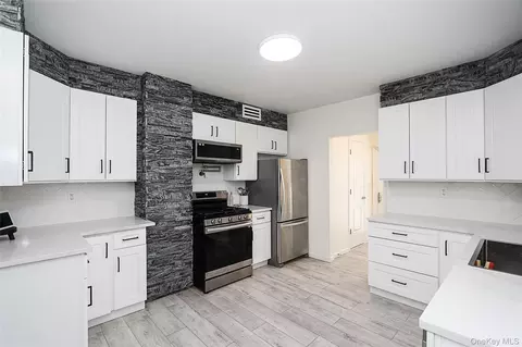 267 N Wellwood Ave, Lindenhurst, NY 11757