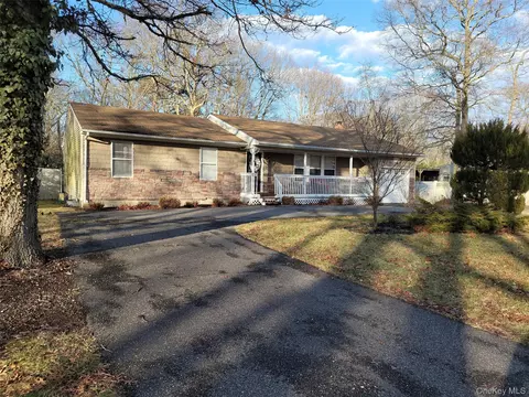 23 Jeanatta Ave, Mastic, NY 11950