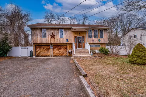 187 Nolin St, Brentwood, NY 11717