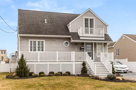 20 Namkee Ln, Blue Point, NY 11715