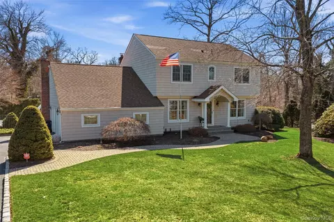 12 Fairway Dr, Middle Island, NY 11953