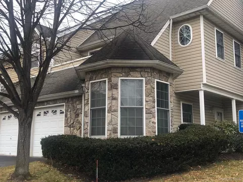 153 Christine Dr, Dix Hills, NY 11746