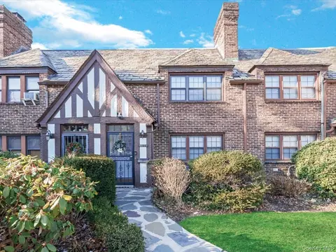 11109 75th Rd, Forest Hills, NY 11375