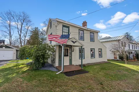 10 Albertson St, Hyde Park, NY 12538