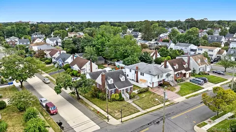 40 Hendrickson Ave, Lynbrook, NY 11563