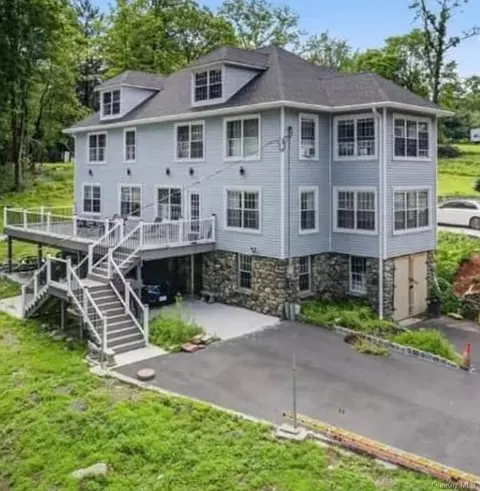 556 Lakes Rd, Monroe, NY 10950