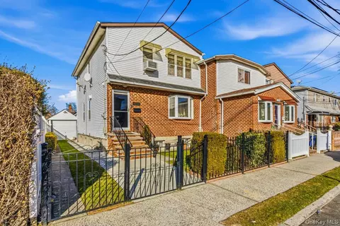 17215 126th Ave, Jamaica, NY 11434