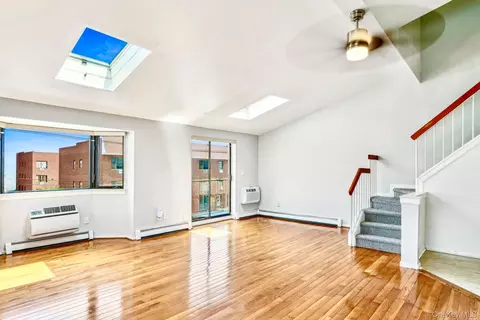 1084 E 73rd St #4A, Brooklyn, NY 11234
