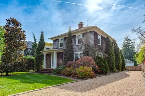 32 Cooper St, Southampton, NY 11968