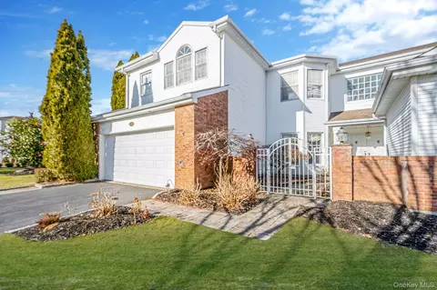 148 Country Club Dr, Commack, NY 11725