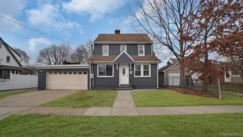 39 Acacia Ave, Hempstead, NY 11550