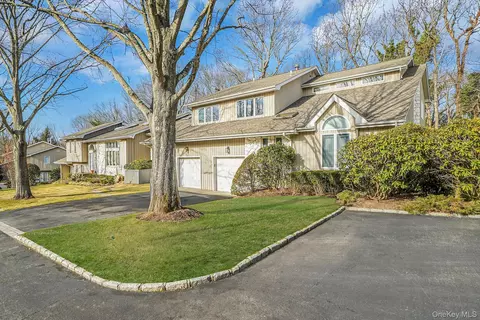 6 Stone Gate Ct #6, Smithtown, NY 11787