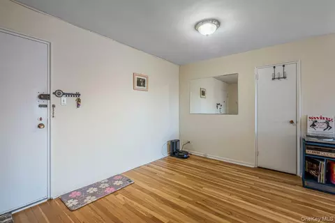 18-50 211 St #6B, Bayside, NY 11360