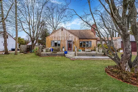 1432 Gardiner Dr, Bay Shore, NY 11706