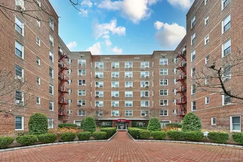 64-11 99 St #418, New York, NY 11374