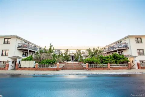 65 W Broadway #2G, Long Beach, NY 11561