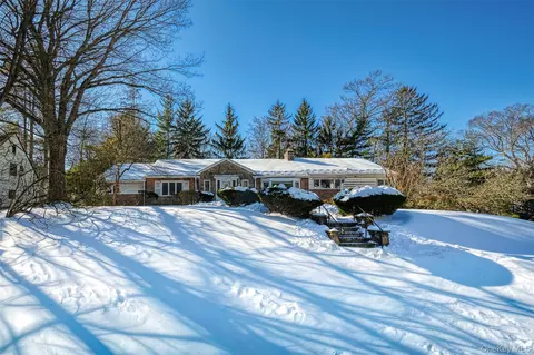 66 Deepdale Dr, North Hempstead, NY 11021