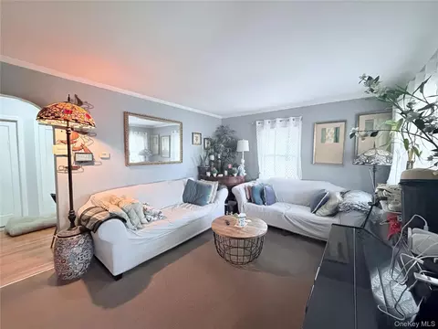 272 Jefferson Ave, Franklin Square, NY 11010