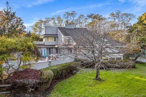 Undisclosed, Westhampton, NY 11977