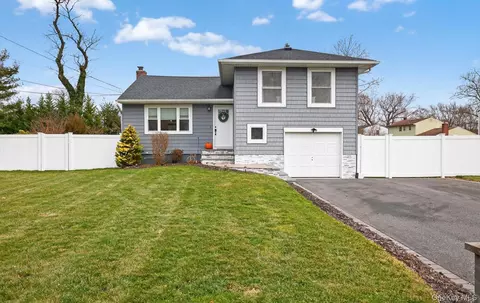 175 Evergreen Ave, Smithtown, NY 11787