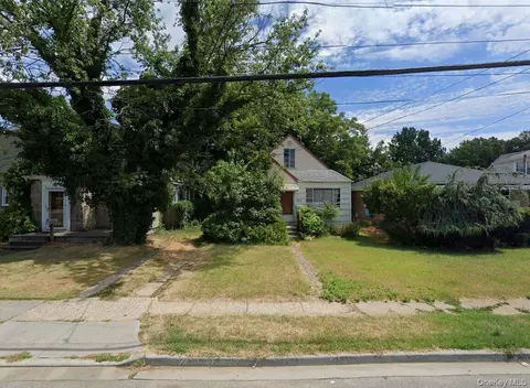 408 Vincent Ave, Lynbrook, NY 11563